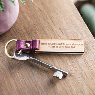 Wooden Personalised Birth Flower Keyring